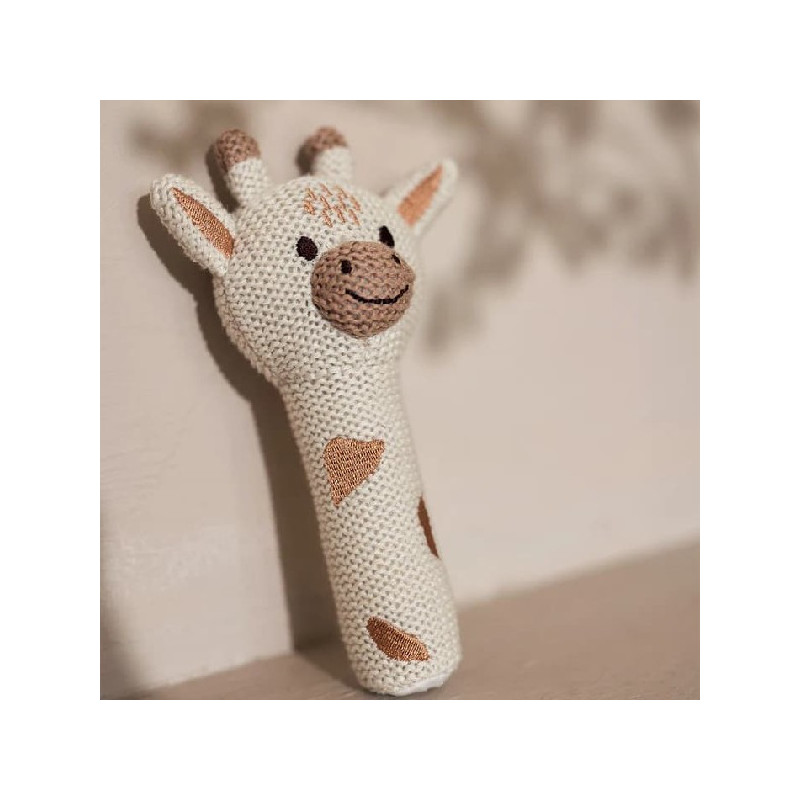 Hochet girafe en tricot-chezlescanailles
